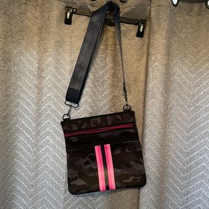 Haute shore cross body camo bag navy/pink